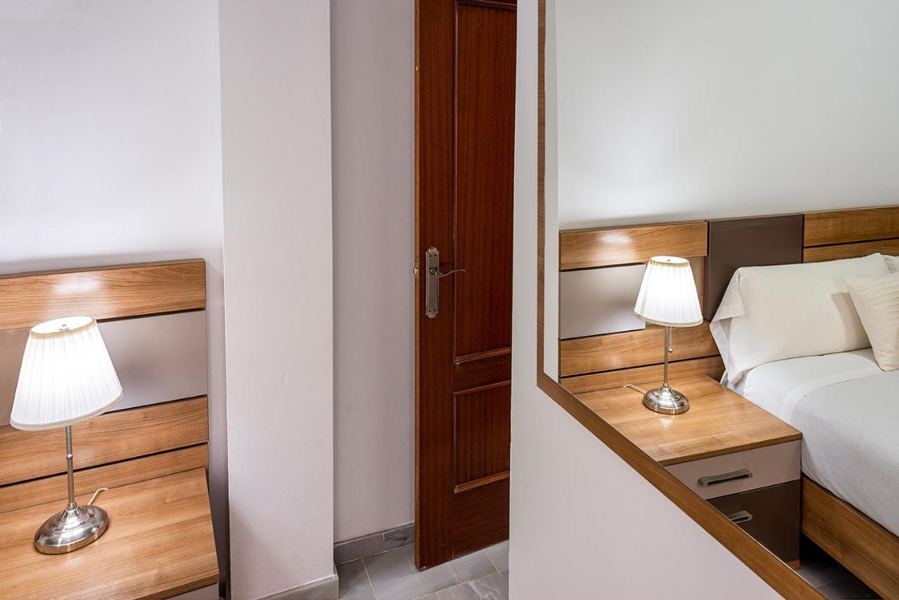 Alohamundi Feria Apartment เซบีญา ภายนอก รูปภาพ